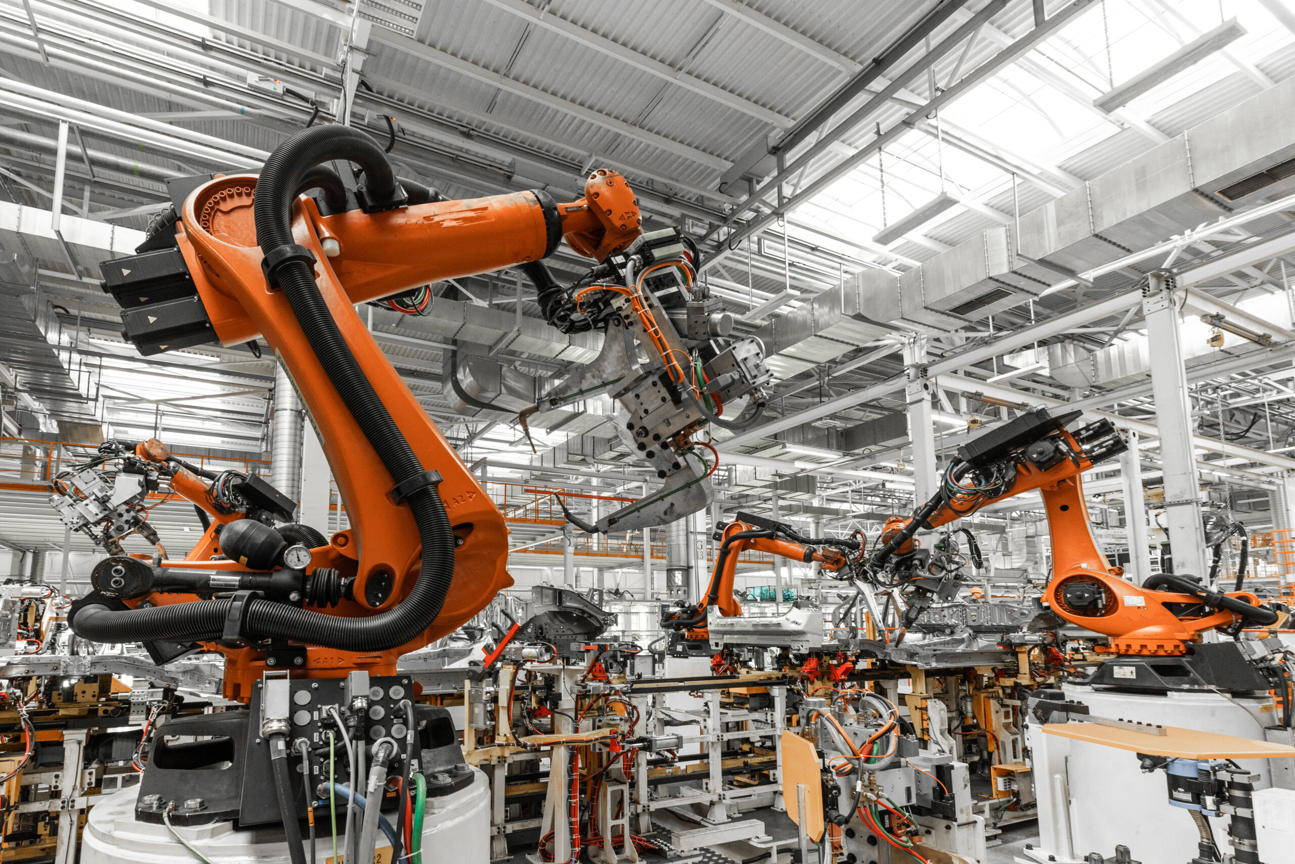 foto da linha de producao de automoveis solda corpo do carro moderna fabrica de montagem de automoveis industria automobilistica scaled